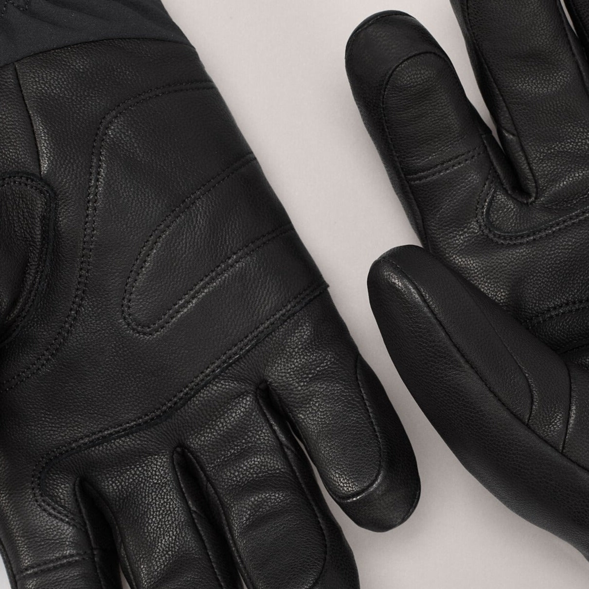 Sabre Glove (UV)