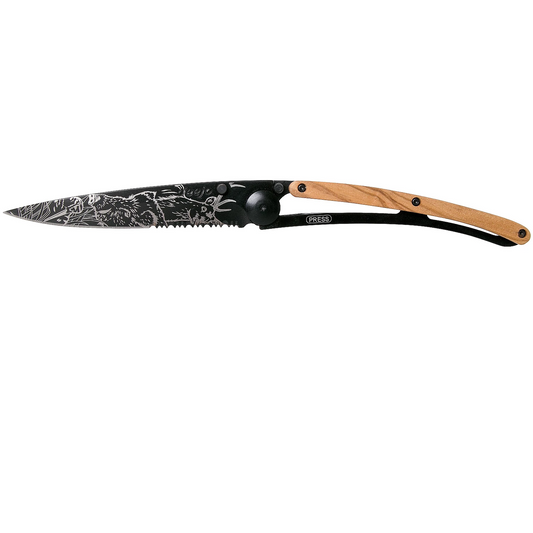 Deejo Serrated Hunting scene