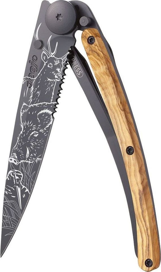 Deejo Serrated Hunting scene